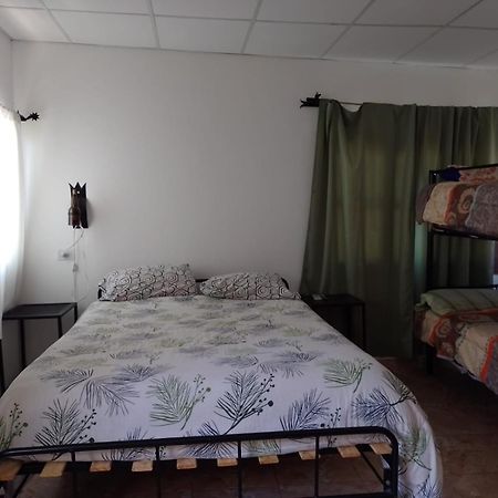 Hostal Los Faroles 치코아나 외부 사진