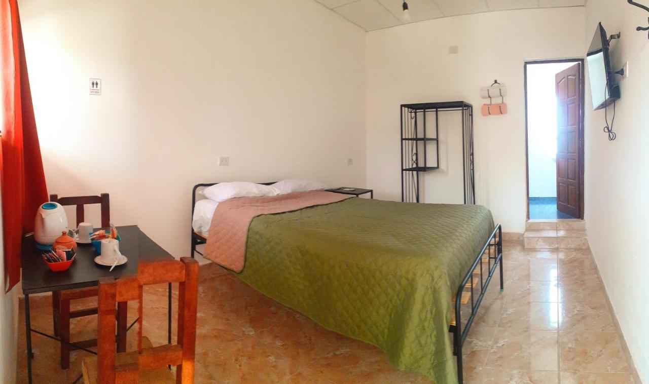 Hostal Los Faroles 치코아나 외부 사진