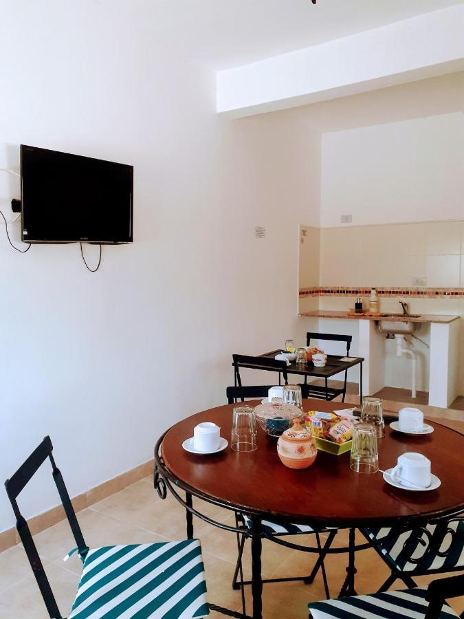 Hostal Los Faroles 치코아나 외부 사진